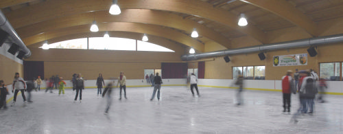 Eislaufen in der Eishalle Tragwein